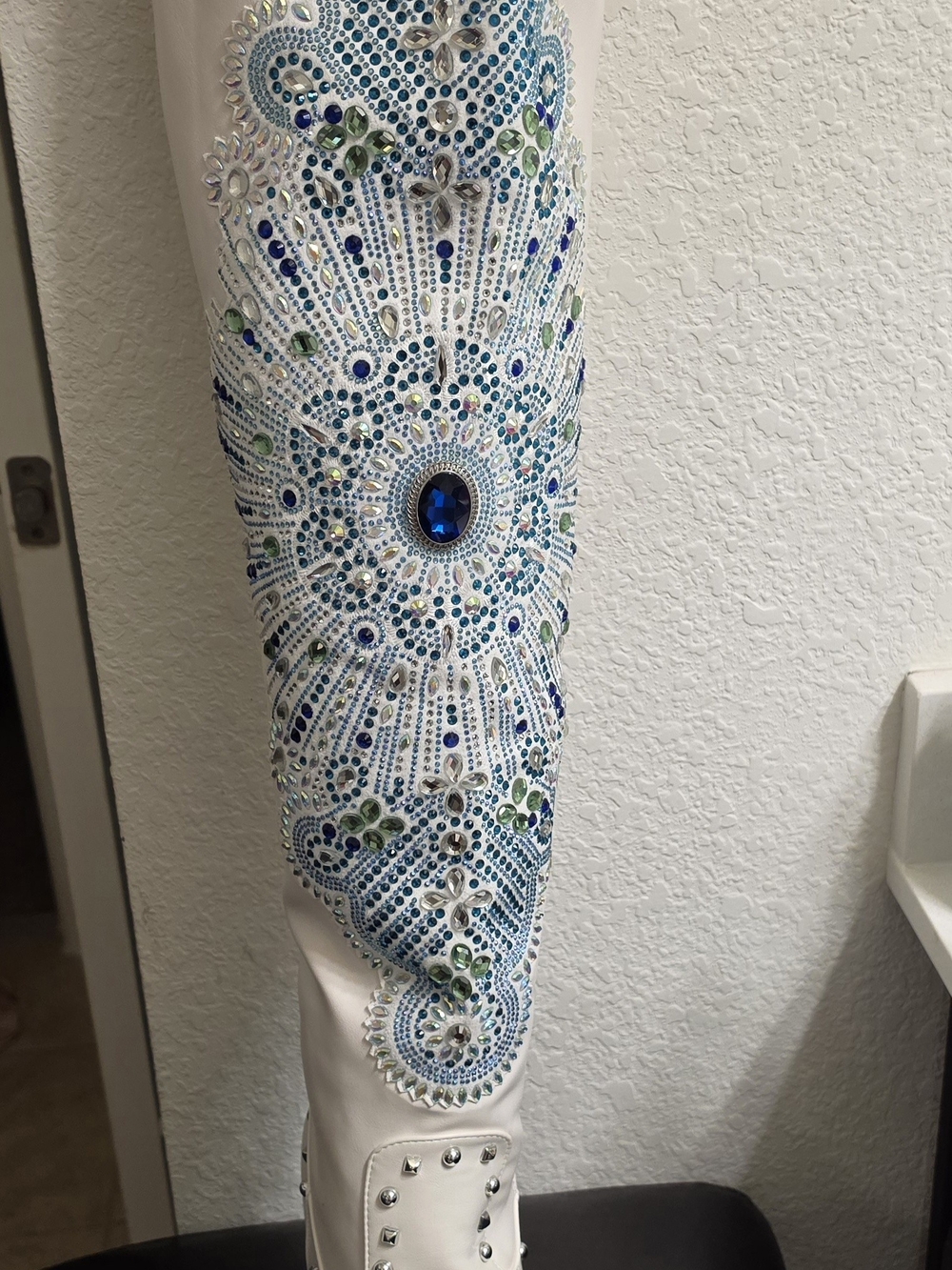 NWT Azalea Wang Axellevwhite Blue Embellished Boots Size 11m. - Picture 4 of 7